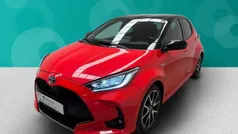 Rosso Usata 2021 Toyota Yaris Hybrid Tre volumi | 18.900 € (Buon prezzo)