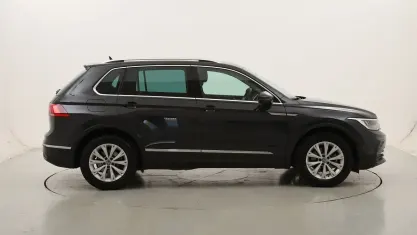 Usata VW Tiguan Life 131 CV (96 kW) 2023 Grigiogrigio SUV