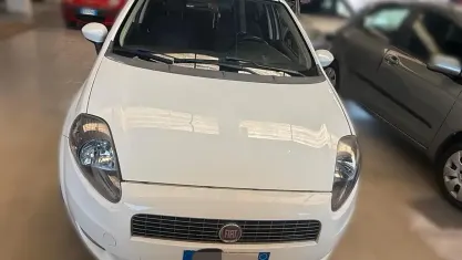 Usata Fiat Grande Punto Dynamic 75 CV (55 kW) 2008 Bianco Utilitaria