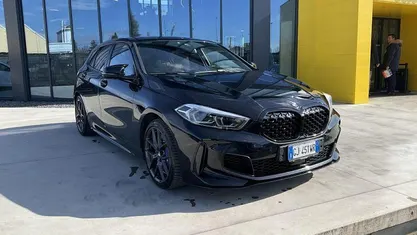 Begagnad BMW M135 Comfort Edition 306 HK (225 kW) 2020 Svart Halvkombi