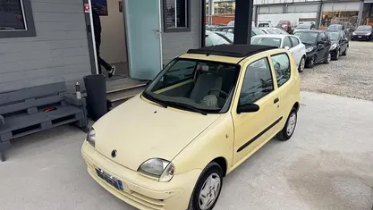 Usata Fiat 600 54 CV (39 kW) 2007 Giallo Berlina