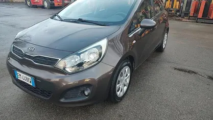 Usata Kia Rio 75 CV (55 kW) 2012 Berlina
