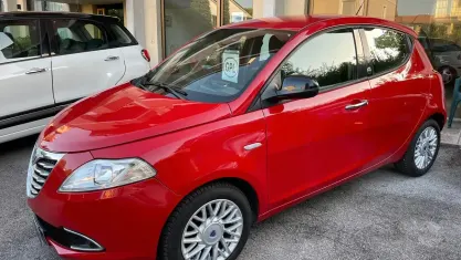 Usata Lancia Ypsilon Gold 69 CV (50 kW) 2012 Rosso Utilitaria