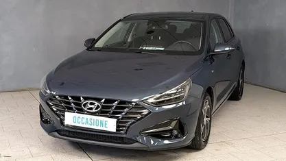 Blu Usata 2023 Hyundai i30 Prime Tre volumi | 13.490 € (Ottimo prezzo)