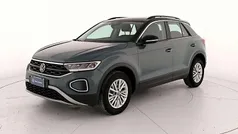 Petroleum blue metallizzato nero Usata 2024 VW T-Roc Life SUV | 28.500 € (Buon prezzo)
