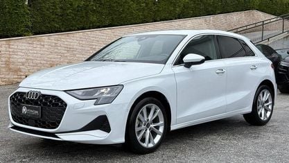 Käytetty Audi A3 Advanced 116 HP (85 kW) 2025 Valkoinen Sedan
