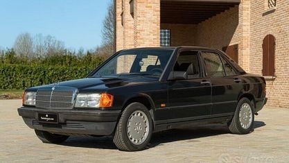 Usata Mercedes 190 122 CV (89 kW) 1988 Grigio Berlina