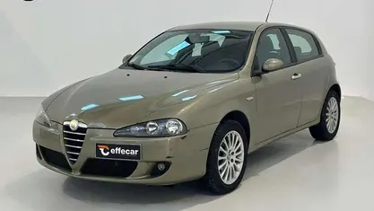 Usata Alfa Romeo 147 116 CV (85 kW) 2005 Beige Utilitaria