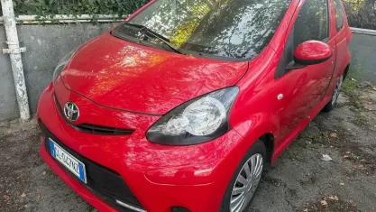 Usata Toyota Aygo Connect Style 68 CV (50 kW) 2012 Utilitaria