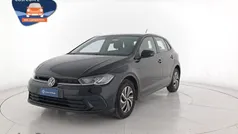 Bleu metallizzato scuro Usata 2023 VW Polo Life Tre volumi | 19.500 € (Buon prezzo)