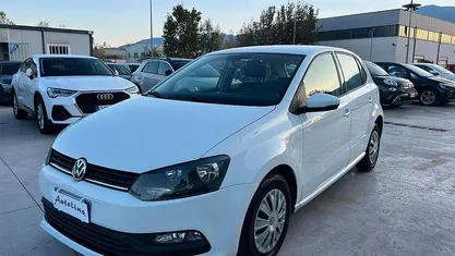 Bianco Usata 2015 VW Polo Comfortline Tre volumi | 7900 € (Buon prezzo)