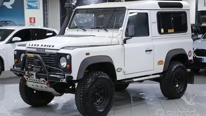 Begagnad Land Rover Defender 122 HK (89 kW) 2006 Vit SUV