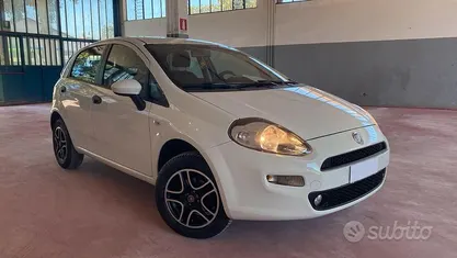 Bianco Usata 2015 Fiat Punto Street Tre volumi | 5900 € (Buon prezzo)