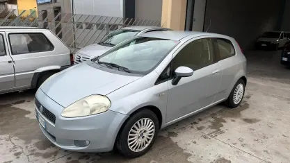 Usata Fiat Grande Punto Active 65 CV (47 kW) 2008 Grigio Utilitaria