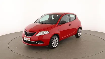 Usata Lancia Ypsilon Silver 70 CV (51 kW) 2017 Rosso Utilitaria