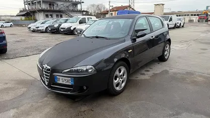 Usata Alfa Romeo 147 119 CV (87 kW) 2007 Grigio Utilitaria