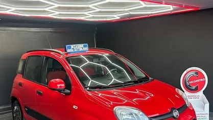 Usata Fiat Panda Lounge 69 CV (50 kW) 2018 Rosso Utilitaria