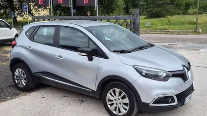 Nessuno(met.) Usata 2015 Renault Captur SUV | 8990 € (Buon prezzo)