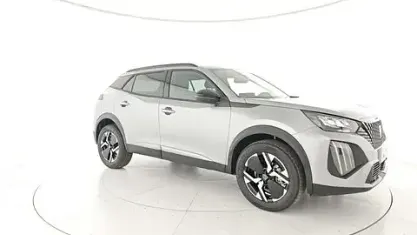 Usata Peugeot 2008 Allure 101 CV (74 kW) 2025 Argento SUV
