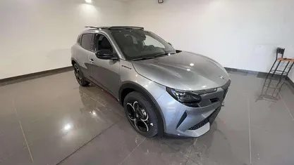 Grigio metallizzato Nuova 2025 Alfa Romeo Junior Edizione Speciale SUV | 28.900 € (Buon prezzo)