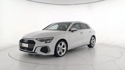 Bianco ghiaccio metallizzato Usata 2024 Audi A3 S-Line Berlina | 35.900 € (Buon prezzo)