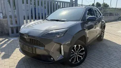 Nuova Toyota Yaris Cross Trend 131 CV (96 kW) 2026 Grigio SUV