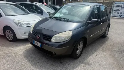 Usata Renault Scénic II 106 CV (77 kW) 2006 Grigio Monovolume