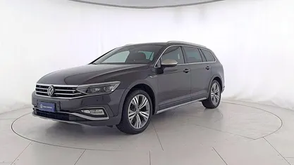Usata VW Passat Alltrack 200 CV (147 kW) 2023 Grigio Station wagon