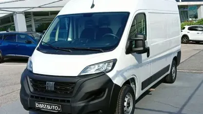 Usata Fiat Ducato 140 CV (102 kW) 2023 Bianco pastello Furgone