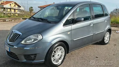 Usata Lancia Musa 90 CV (66 kW) 2009 Grigio Monovolume