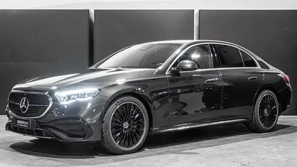 Usata 2025 Mercedes 300 Tre volumi | 80.282 €