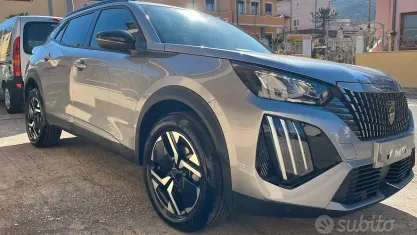 Käytetty Peugeot 2008 Allure 101 HP (74 kW) 2025 Harmaa Katumaasturi