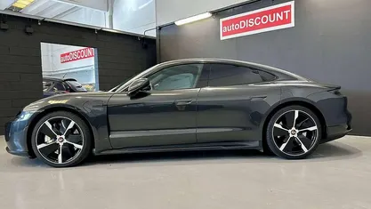 Usata Porsche Taycan 4S 139 kW (190 CV) 2021 Grigio Berlina