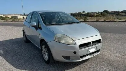 Usata Fiat Grande Punto Dynamic 75 CV (55 kW) 2008 Grigio Utilitaria