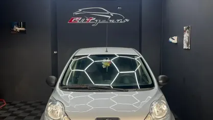 Usata Peugeot 107 68 CV (50 kW) 2011 Argento Utilitaria