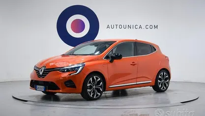 Usata Renault Clio V Techno 145 CV (106 kW) 2023 Arancione Berlina