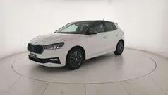 Bianco magnolia grigio graphite metalliz Usata 2023 Skoda Fabia Style Tre volumi | 14.700 € (Buon prezzo)