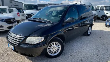 Usata Chrysler Voyager 143 CV (105 kW) 2006 Nero Monovolume