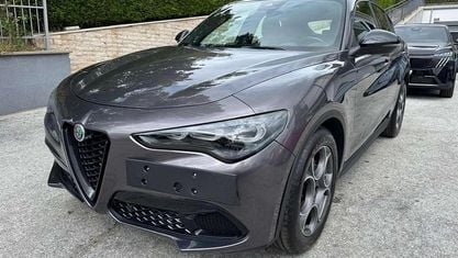 Usado Alfa Romeo Stelvio Sprint 160 CV (117 kW) 2024 Gris SUV