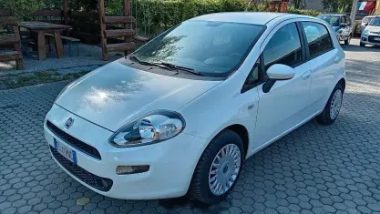 Usata Fiat Punto Street 75 CV (55 kW) 2013 Bianco Utilitaria
