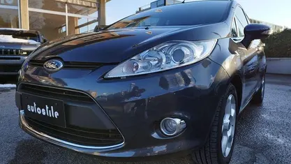 Grigio scuro Usata 2010 Ford Fiesta Titanium Due volumi | 4990 € (Buon prezzo)