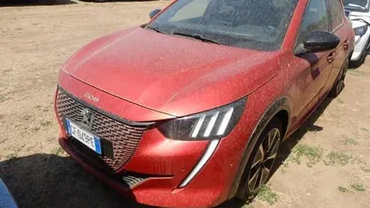 Rosso / perlato Usata 2022 Peugeot e-208 GT Due volumi | 16.950 € (Buon prezzo)