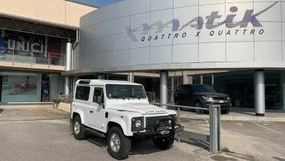 Usata Land Rover Defender 122 CV (89 kW) 2012 Utilitaria