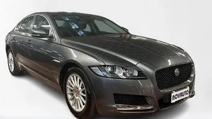 Begagnad Jaguar XF Prestige 180 HK (132 kW) 2016 Grå Sedan
