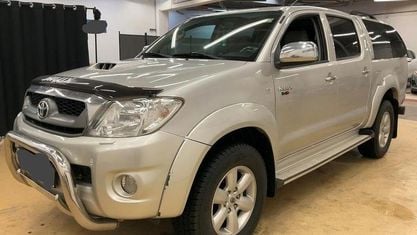 Käytetty Toyota HiLux SR 171 HP (125 kW) 2011 Harmaa Nouto