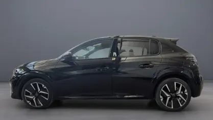 Usata Peugeot 208 GT 136 CV (100 kW) 2025 Nero Utilitaria