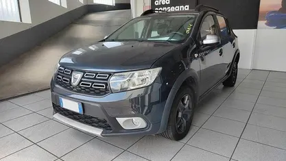 Grigio Usata 2017 Dacia Sandero Due volumi | 9990 € (Buon prezzo)