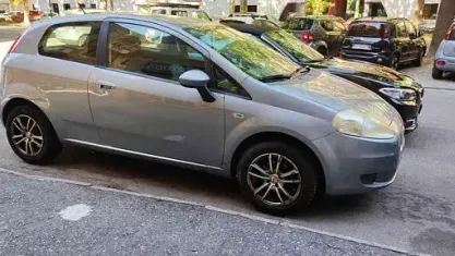 Usata Fiat Grande Punto Dynamic 65 CV (47 kW) 2006 Grigio scuro metallizzato Utilitaria