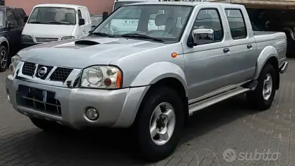 Usata Nissan Navara 133 CV (97 kW) 2002 Grigio Pick-up