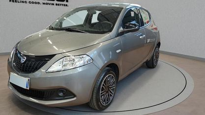 Usado Lancia Ypsilon S 69 HP (50 kW) 2024 Cinzento Citadino